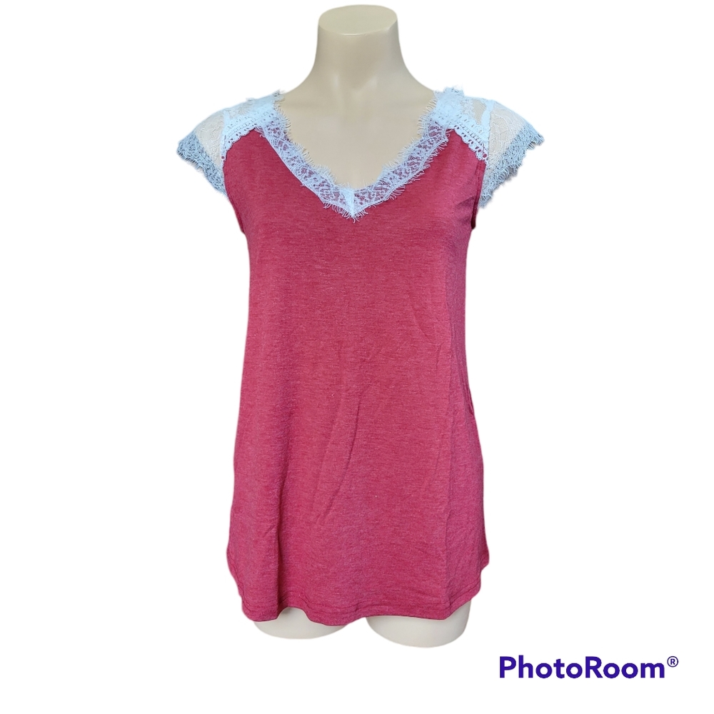 ❤️B2G1 NWOT Unbranded Women's S Burgundy Lace Trimmed T-shirt